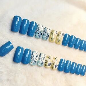 🔥3/$21 Blue and Floral Press-On Nails
